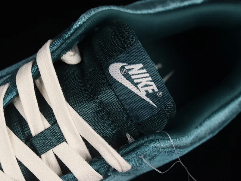 All categories Nk SB Dunk series Nk SB Dunk Low low-top sneakers Nk Dunk Low "Dark Teal Velvet" velvet dark green SB low-top casual sneakers DZ5224-300